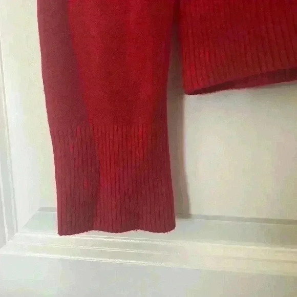 Red sweater - Picture 3 of 6